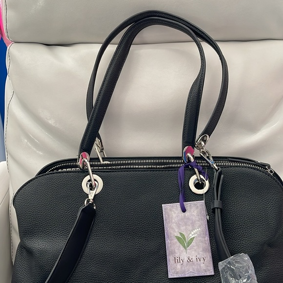 BNWT, Lily and Ivy large purse. - Picture 2 of 8